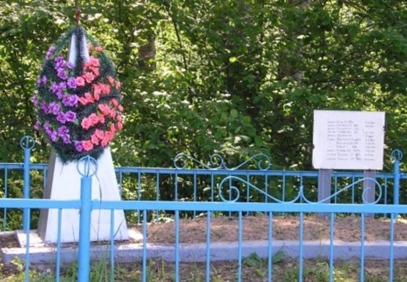 д. Воробьево Новоржевского р-на. Братская могила советских воинов, погибших в 1944 году.