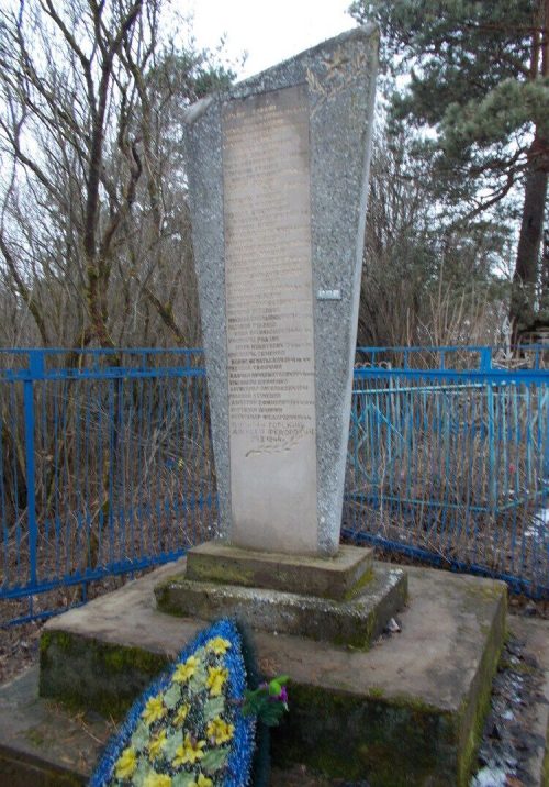д. Малые Пети Порховского р-на. Братская могила советских воинов, погибших в 1944 года.