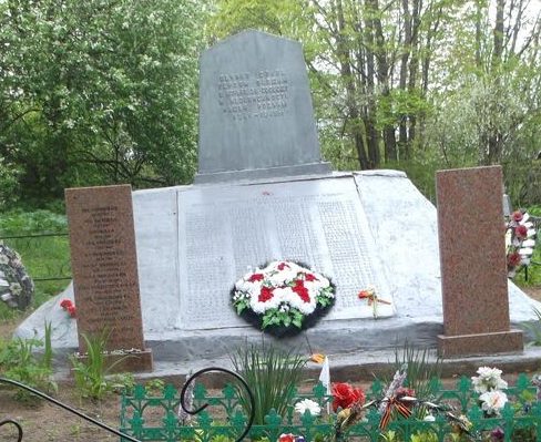 д. Крюково Новоржевского р-на. Братское захоронение советских воинов, умерших от ран в 1944 году.