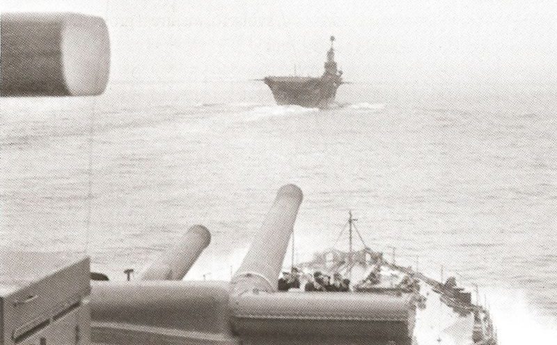 Британские боевые корабли выдвигаются на бомбардировки Генуе.