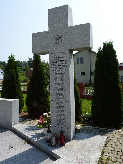 Памятный крест жителям села Павлокомы, замученным 1-3 марта 1945 года.