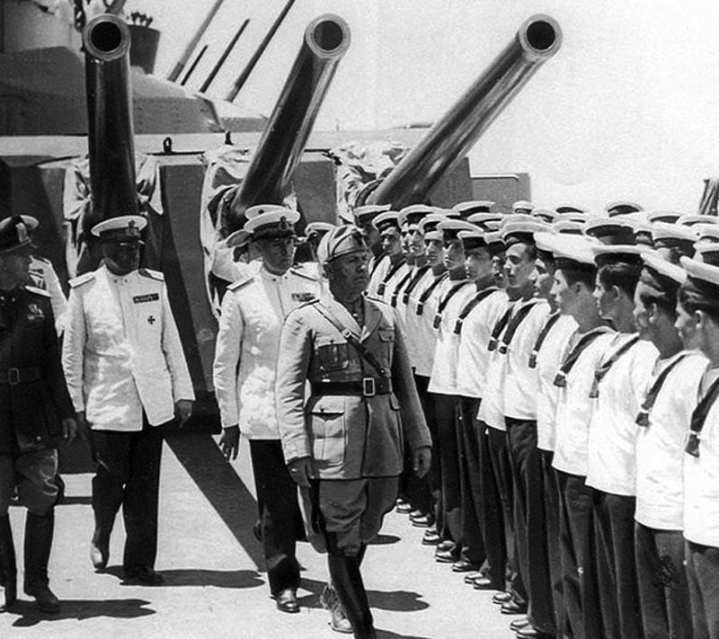 Бенито Муссолини инспектирует флот. 1938 г.