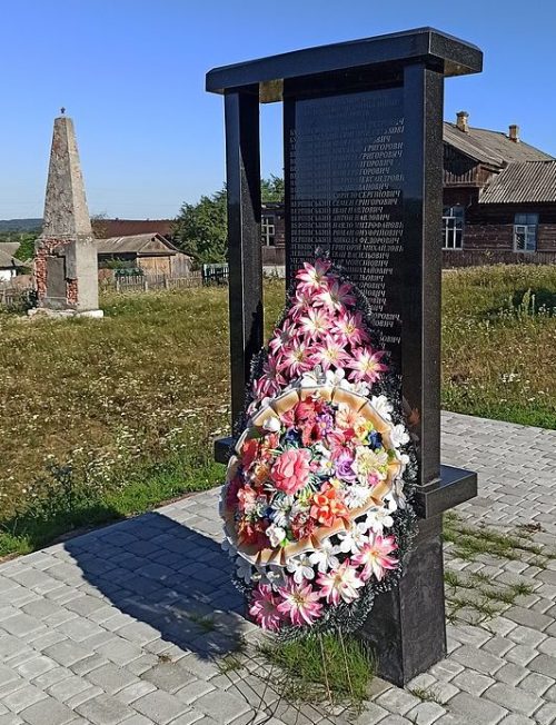 с. Верпа Овручского р-на. Памятник воинам-односельчанам, погибшим в годы войны.