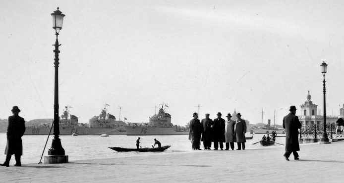 Итальянские эскадренные миноносцы типа «Фольгоре» в канале Св. Марка в Венеции. 1939 г.
