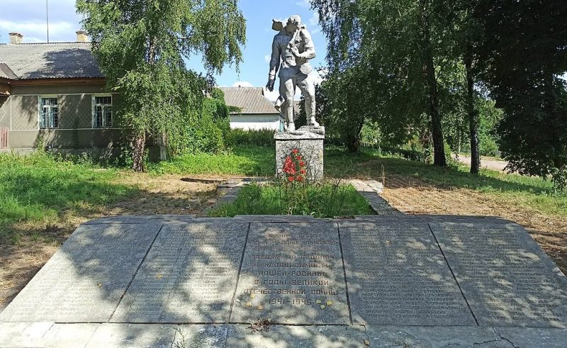 с. Можары Овручского р-на. Памятник воинам-односельчанам, погибшим в годы войны.