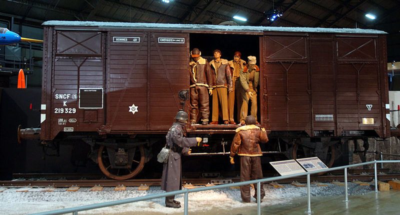 Модель товарного вагона, в котором перевозили военнопленных.
