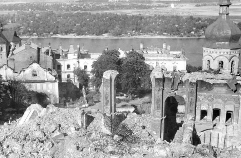 Руины Успенского собора после взрыва в 1941 г.