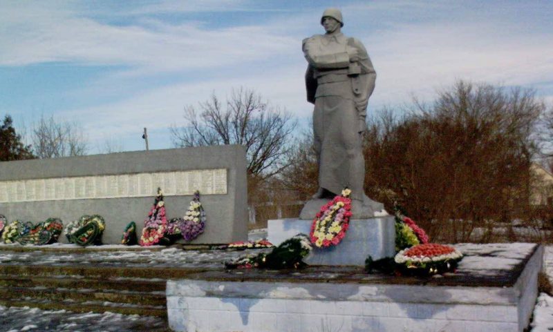 с. Казачьи Лагери Алёшковского р-на. Мемориал погибших воинов в годы войны.