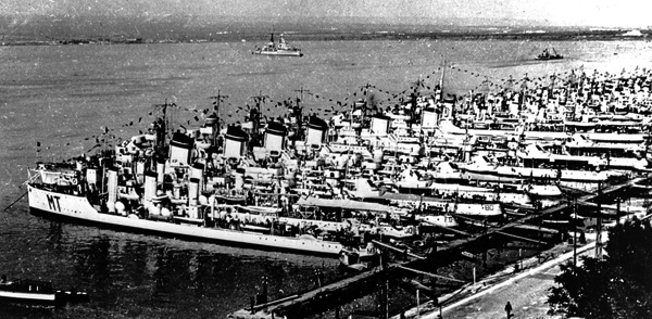 Итальянские эсминцы на якоре. 1940 г.