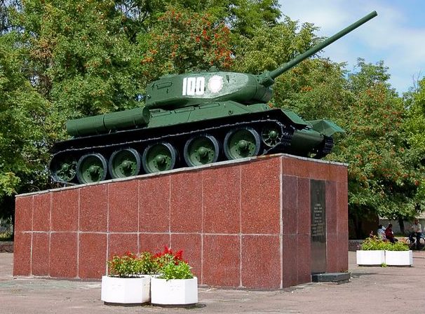 Памятник-танк на мемориале.