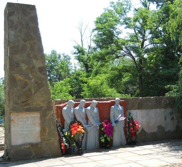 с. Тарасовка Алёшковского р-на. Братская могила советских воинов.