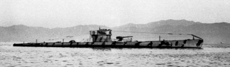 Подводная лодка «Платино» идет вдоль берега. 1940 г. 