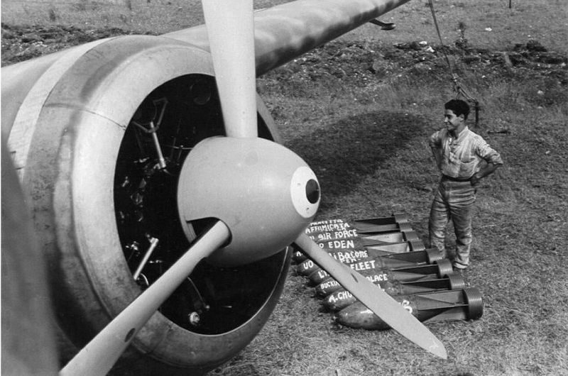 Авиабомбы, приготовленными для бомбардировщика Savoia-Marchetti SM.79 «Sparviero». 1940 г.