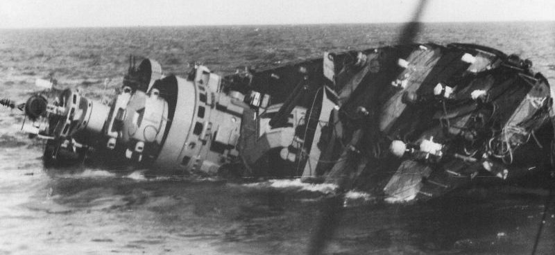 Тонущий эсминец «Либеччио». Ионическое море, 9 ноября 1941 г.