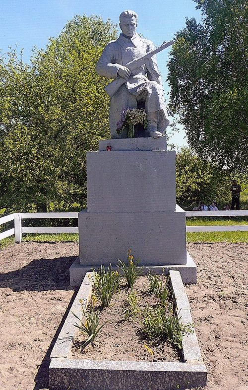 п. Корнин Попельнянского р-на. Братская могила 21 советского воина.