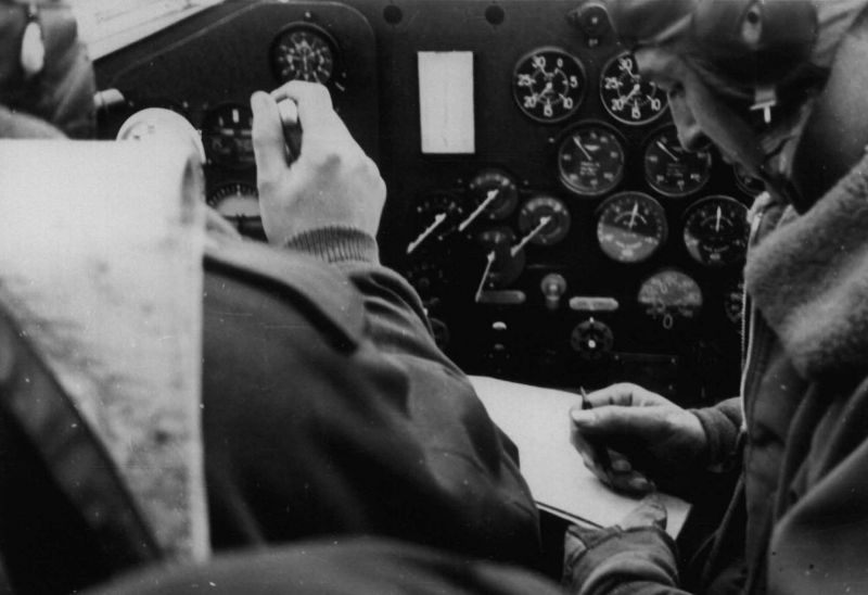 В кабине самолета-разведчика. 1941 года.
