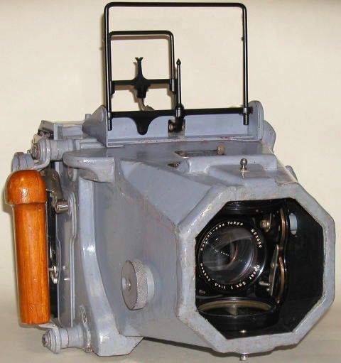 Ручная 25- сантиметровая авиационная камера Nedinsco FK-I, выпускаемая фирмой «Rokuoh-sha» (в последующем Konicа) использовалась в армии и военном флоте в начале войны.. Размер снимков 13х18 см.
