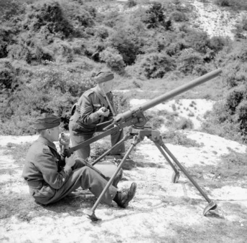 Ополченцы с гранатометом Northover Projector. 1942 г.