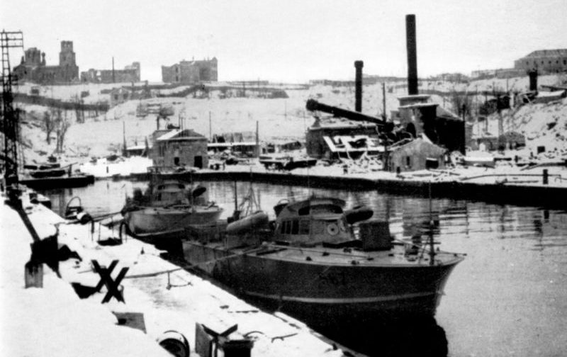 Торпедные катера 10-й флотилии MAS в Севастополе. 1942 г. 