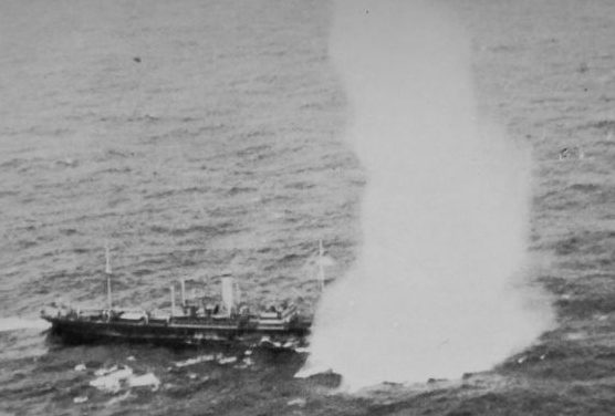 Итальянский транспорт под ударом британской авиации у побережья Северной Африки. 1942 г. 