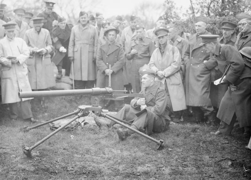 Ополченцы с гранатометом Northover Projector. 1942 г.