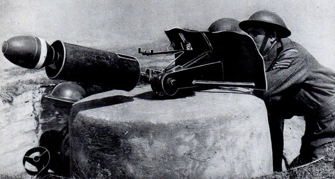 Ополченцы с бомбардой Блейкера. 1943 г. 