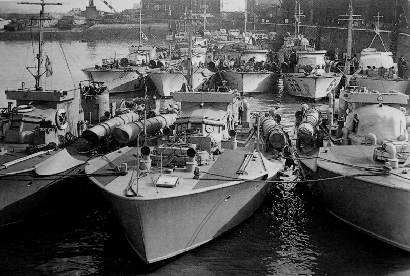 Торпедные катера типа «Воспер» в порту в Филикстоу. 1942 г. 