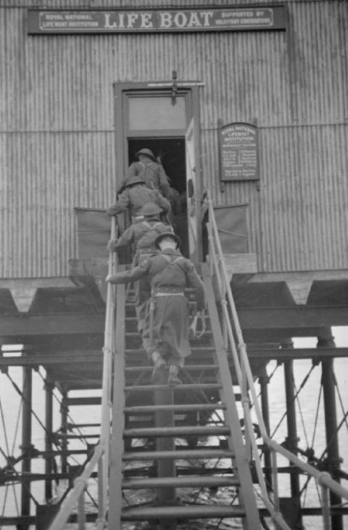 Ополченцы Линдисфарна на охране берега. 1943 г.