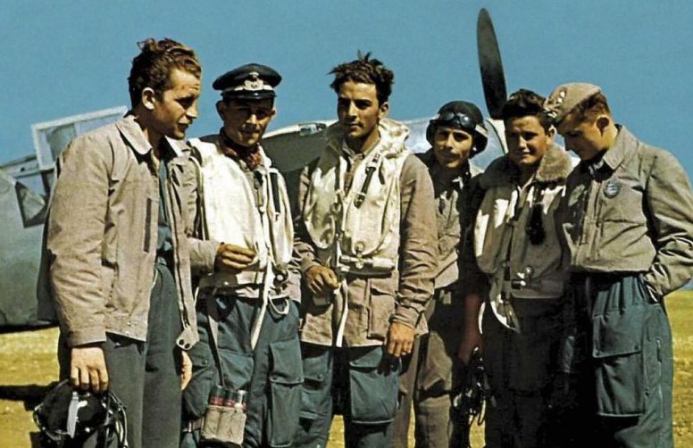 Пилоты на сицилийском аэродроме. Лето 1943 г.