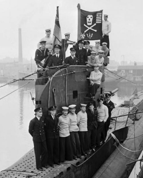 Экипаж подлодки «Юнисон» у причала Плимута. 15 августа 1943 г.