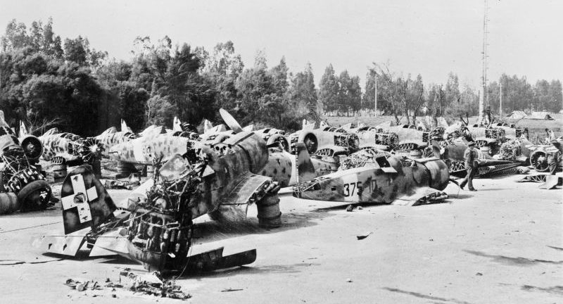 Кладбище самолетов в Триполи, Ливия. 1943 г. 