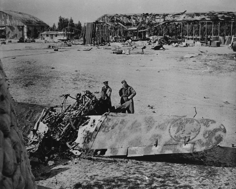 Вид на аэродром Кастель Бенито в Триполи после налета авиации Союзников.1943 г. 