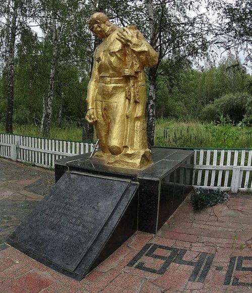 с. Калиновка Хорошевского р-на. Памятник воинам-односельчанам.