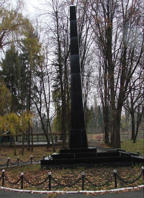 с. Высокое Черняховского р-на. Памятник воинам-односельчанам.