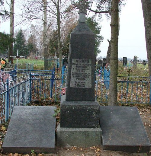с. Головино Черняховского р-на. Братская могила 54 советских воинов.
