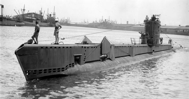 Подлодка «Ворэйшиус» в гавани Мельбурна. 8 ноября 1945 г. 