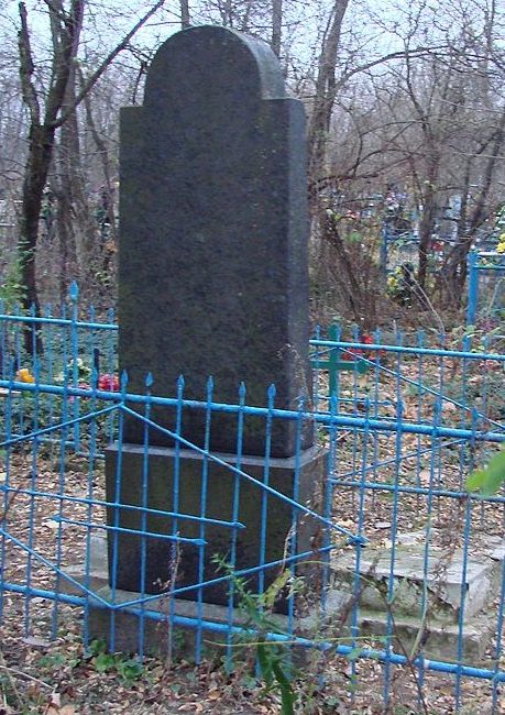 с. Горбулев Черняховского р-на. Братская могила 45 советских воинов. 