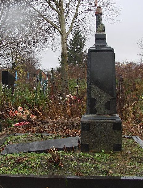 с. Городище Черняховского р-на. Братская могила 19 советских воинов. 