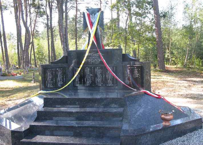 Памятник на кладбище села Горайци.