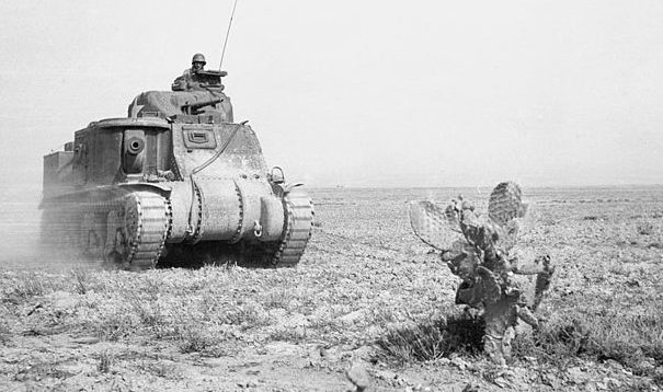 Американский танк M3 Lee отправляется на поддержку войск к перевалу Кассерин. 