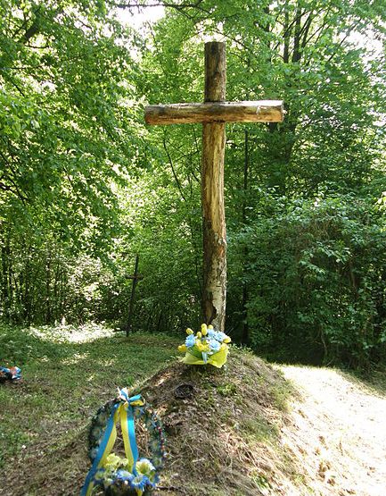 Могила жертв резни в Березцах. 