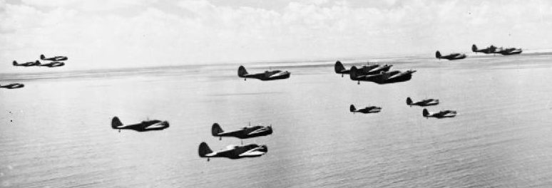 Британские самолеты Martin Baltimore летят на бомбардировку немецко-итальянских позиций на линии Марет.