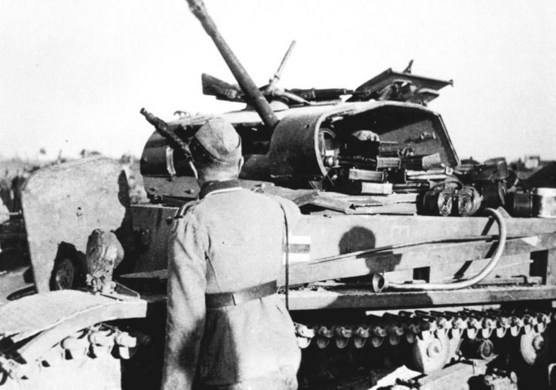 Немецкий Pz.II из состава 3-й танковой дивизии, тяжело повреждённый в районе Жамблу.