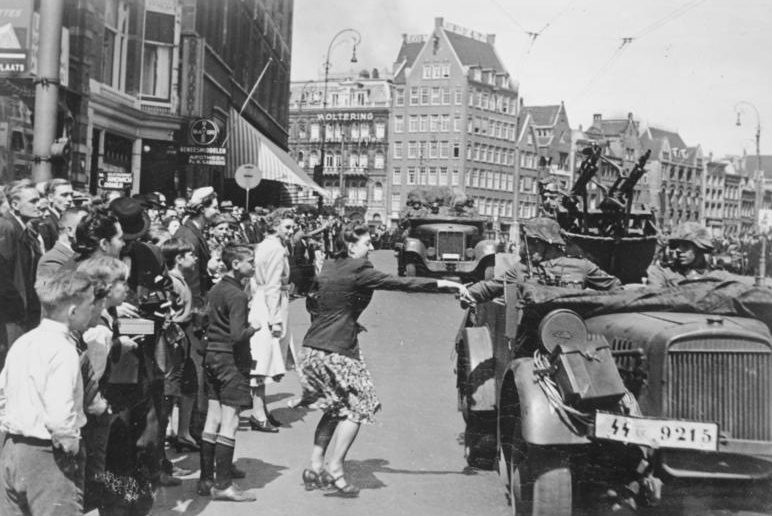 Немецкие войска в Амстердаме.