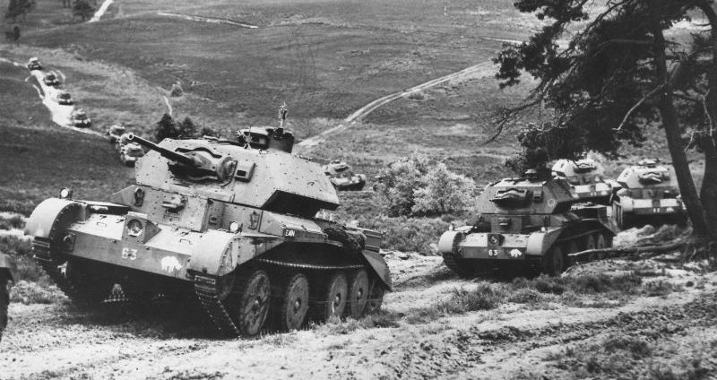 Колонна танков на дороге в районе Терсли во время учений. Июль 1940 г. 