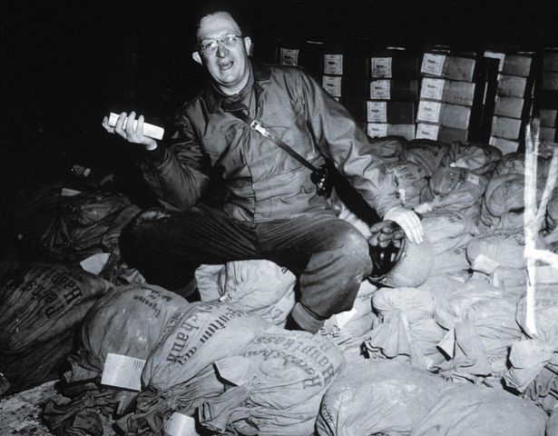 Мешки с нацистским золотом, хранившихся в соляном руднике «Меркерс».