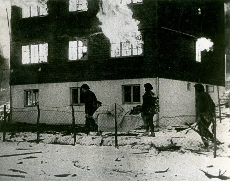 Коммандос во время операции в Молёе, Норвегия. 27 декабря 1941 г.