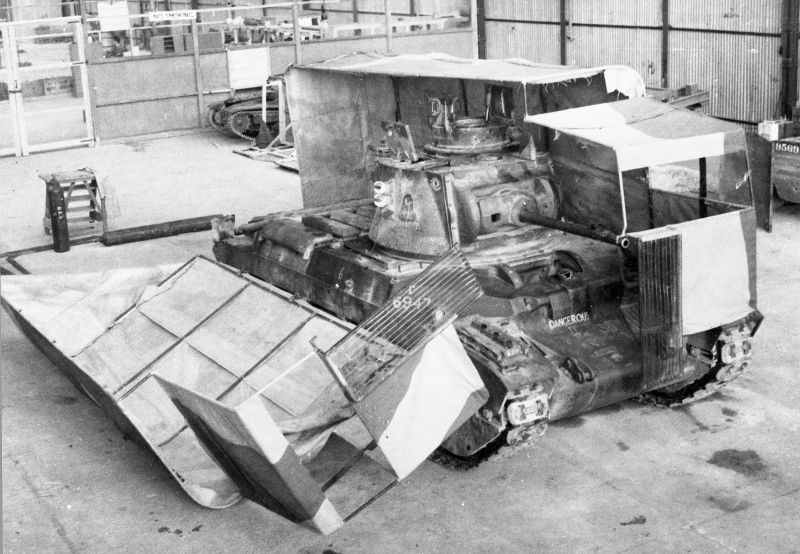 Маскировка танка «Матильда», созданная в британском центре разработок Ближневосточного командования в Хелуане ‎в Египте. 1941 г. 