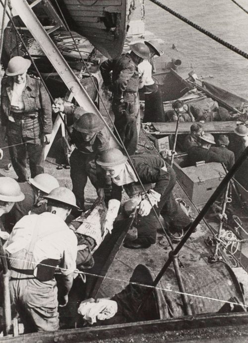 Раненые коммандос после рейда в Дьеп на эсминце. Август 1942 г.