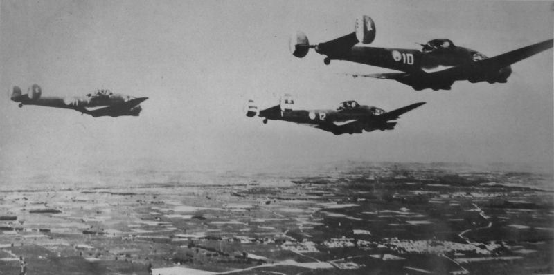 Многоцелевые самолеты Потэ 63.11 в полете над Бельгией. Май 1940 г. 